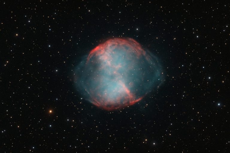 Sfaturi de expert: Prinde strălucirea uluitoare a Nebuloasei Dumbbell în orele dinaintea răsăritului din 2025!